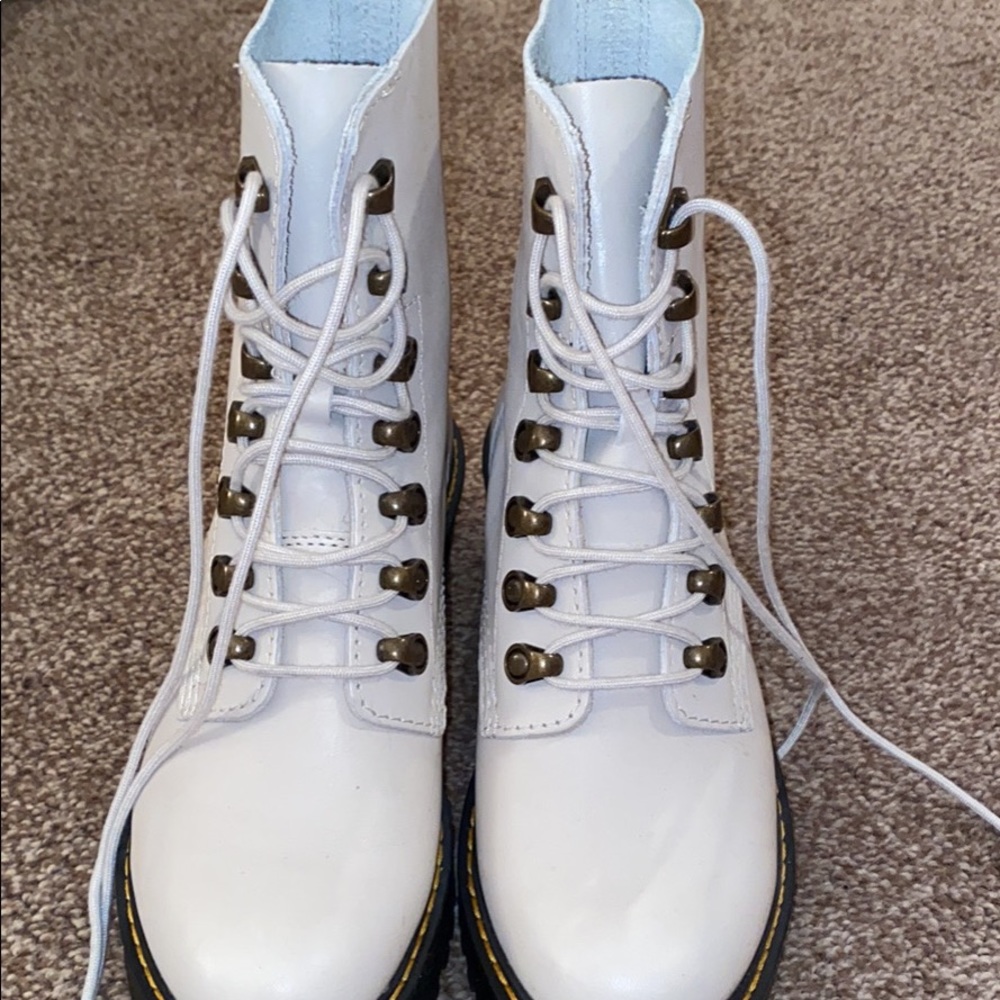 Dr. Marten Leona Platform Boot